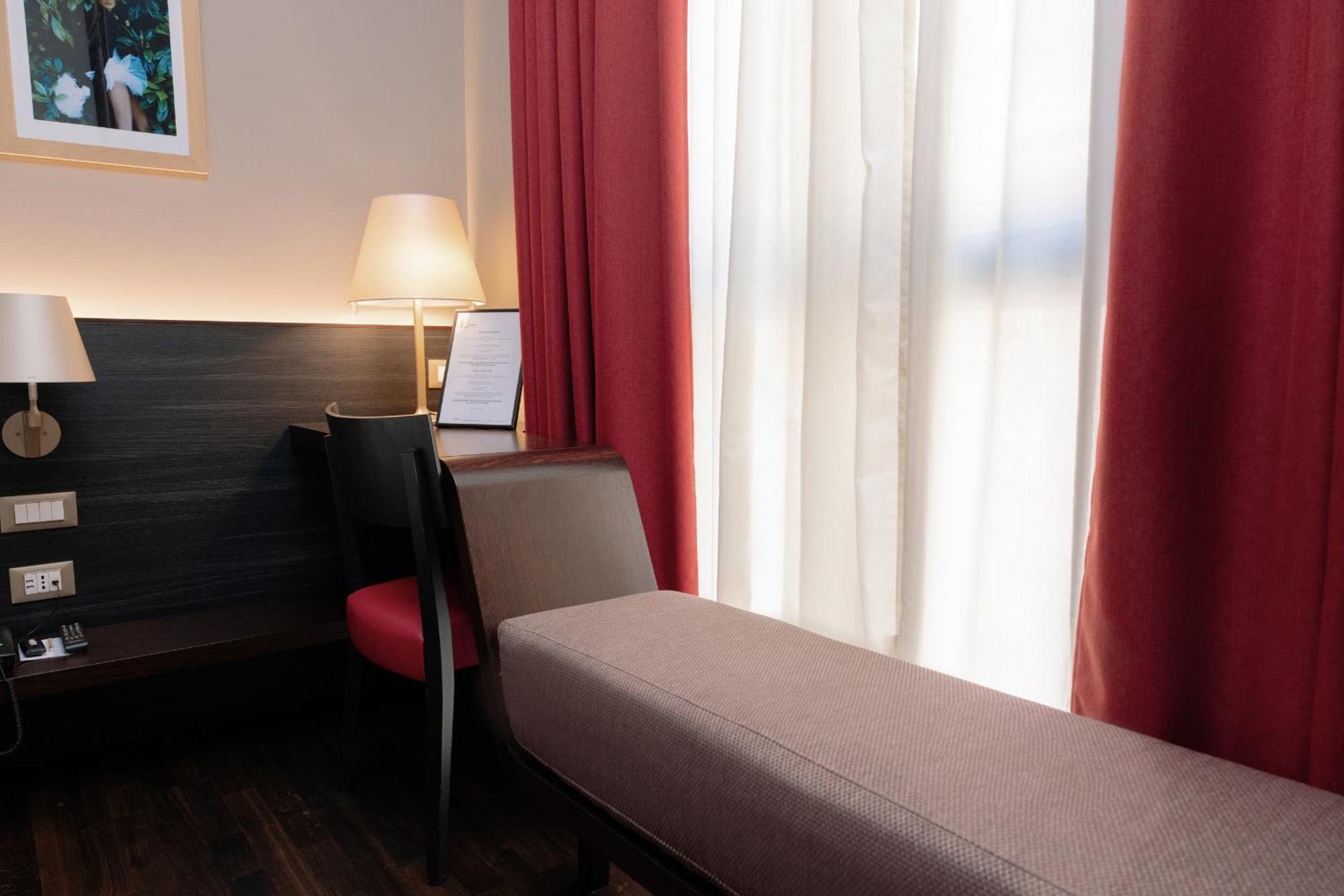 10 Keys Milano Hotel Exterior foto